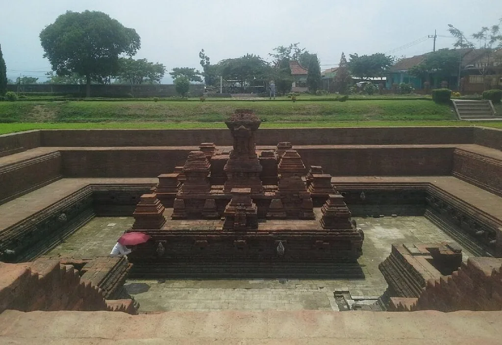 History Comes Alive: Trowulan Tour from Surabaya Port