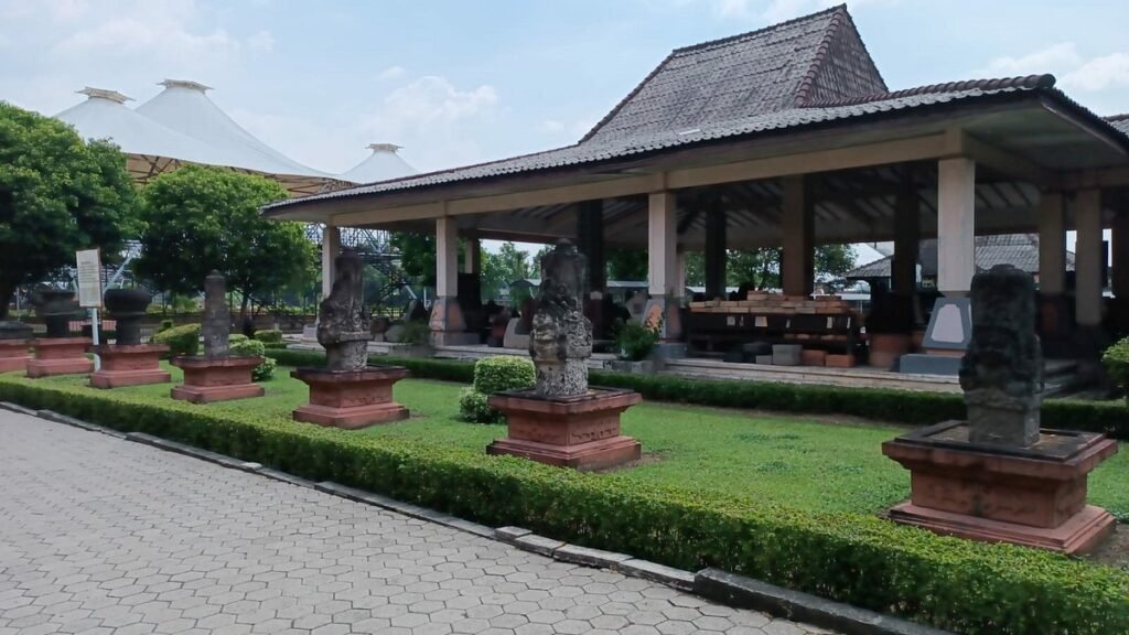 Discover the Ancient History of East Java: Trowulan Tour from Surabaya Port
