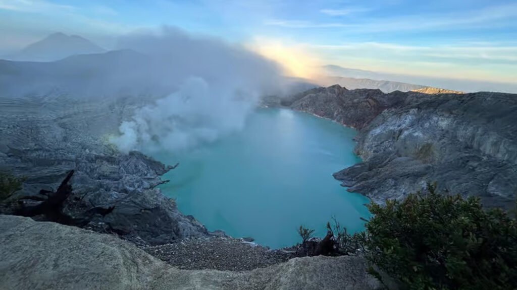 Explore the Natural Wonders of East Java: Bromo-Ijen-Tumpak Sewu Tour