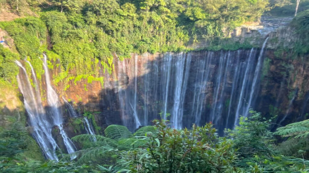 Uncover the Beauty of East Java: A 3-Day Bromo-Ijen-Tumpak Sewu Tour
