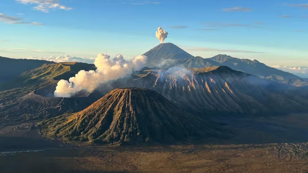 Witness the Spectacular Landscapes of East Java: 3-Day Bromo-Ijen-Tumpak Sewu Tour