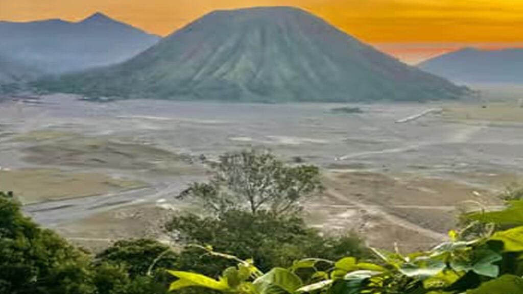 When the World is Asleep: A Magical Midnight Tour to Mount Bromo