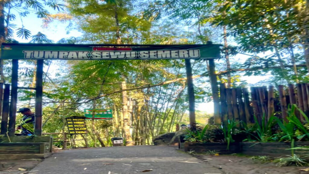 From Volcanoes to Waterfalls: A Memorable 3-Day Tour of East Java