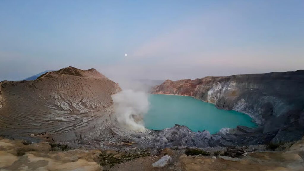 From Active Volcanoes to Picture-Perfect Waterfalls: A 3-Day East Java Adventure