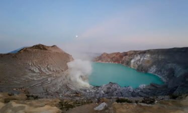 From Active Volcanoes to Picture-Perfect Waterfalls: A 3-Day East Java Adventure